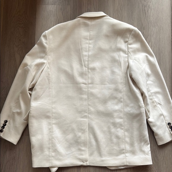 H&M Elegant Cream Blazer - Picture 4 of 6